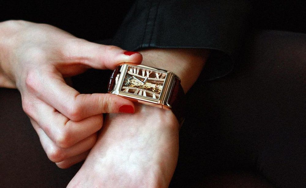 đồng hồ Corum Golden Bridge