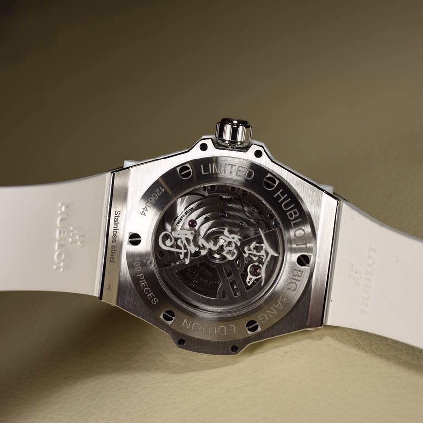 Mặt sau của đồng hồ Hublot Big Bang