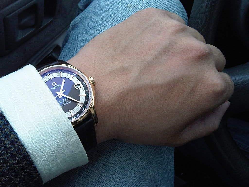 Đồng hồ Omega De Ville Hour Vision mặt xanh sang trọng