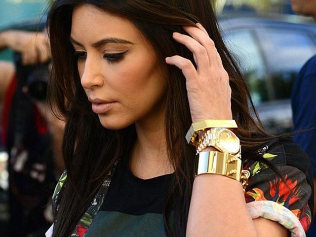 Kardashian đeo đồng hồ Rolex nữ vàng 18K 