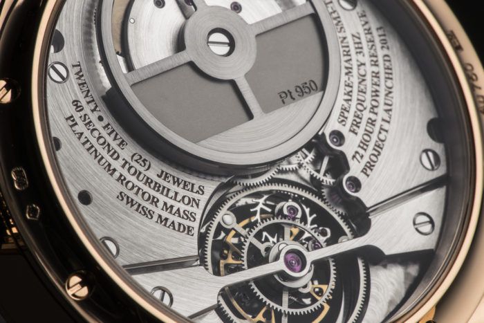 Mặt sau chiếc đồng hồ Speake-Marin Dong Son Tourbillon với các chi tiết rõ nét được đánh bóng và tạo vân thủ công.