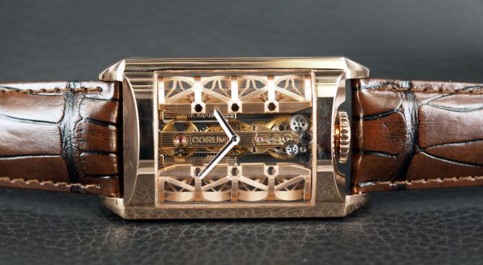 Đồng hồ Corum Golden Bridge