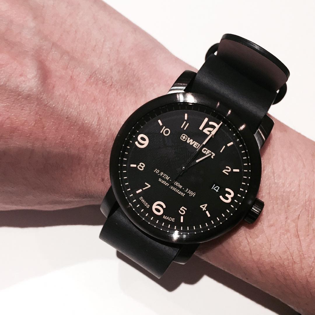 Thiết kế đồng hồ Wenger thể thao đơn giản nhưng chống nước 100m