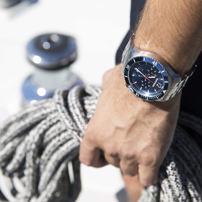 Đồng hồ Wenger thể thao có độ bền cao và chống nước