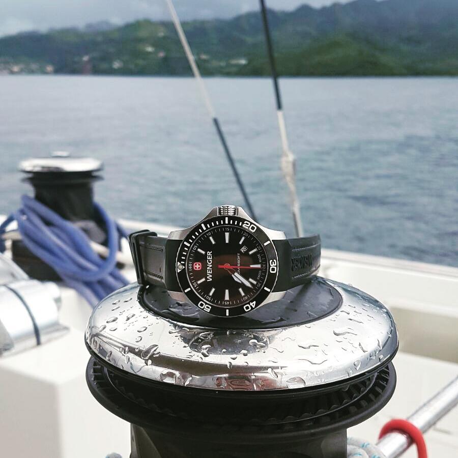 đồng hồ Wenger bền bỉ chống nước 2