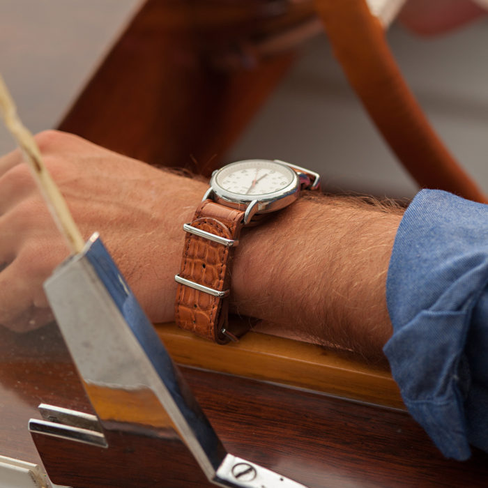 Giải quyết nỗi băn khoăn: Mua dây da đồng hồ xịn ở đâu