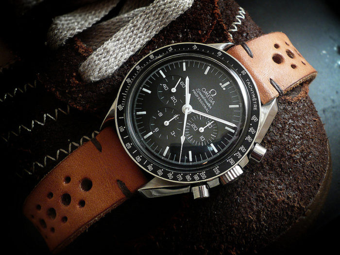 đồng hồ dây da omega nam Speedmaster