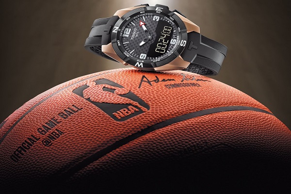 Tư vấn mua đồng hồ Tissot chính hãng ở đâu? 2 Tại sao nên mua đồng hồ Tissot chính hãng? Mỗi chiếc đồng hồ Thụy Sỹ đều mang trong mình một huyền thoại khiến người sở hữu nó cảm thấy tự hào. Tissot là thương hiệu đồng hồ Thụy Sỹ thành lập từ năm 1853 và hiện là một trong top 5 thương hiệu đồng hồ lớn nhất thế giới. Không chỉ phát triển mạnh ở những sản phẩm đồng hồ Tissot nam, các mẫu đồng hồ Tissot nữ đẹp cũng là mơ ước của hàng triệu tín đồn đam mê sưu tầm cỗ máy thời gian. Đầu tư cho một chiếc đồng hồ Tissot chinh hãng không chỉ thể hiện bạn là người có gu thẩm mỹ cao và biết cách tiêu tiền, mà còn chứng minh bạn là người đàn ông trưởng thành và biết quý trọng thời gian. Bạn có thể dễ dàng gặp một gã đàn ông tầm thường mang một chiếc đồng hồ đẳng cấp, nhưng chắc chắn sẽ không bao giờ gặp một người đàn ông đẳng cấp đeo một chiếc đồng hồ tầm thường. Bên cạnh đó, mua đồng hồ chính hãng cũng là cách tốt nhất để bảo vệ quyền lợi cho bạn. Khi gặp bất cứ rắc rối và nhu cầu sửa chữa liên quan đến sản phẩm bạn mua, với đồng hồ chính hãng, bạn có thể tìm đến các trung tâm bảo hành của hãng và được hưởng mọi quyền lợi tốt nhất. Đây chính là điểm vượt trội mà nhiều thương hiệu đồng hồ thời trang giá rẻ tại Hà Nội không thể làm được. Mua đồng hồ Tissot chính hãng ở đâu? Biết được giá trị của mỗi chiếc đồng hồ Tissot không phải là khó, tuy nhiên tìm được địa chỉ mua hàng chính hãng, mua đồng hồ nữ, đồng hồ nam chất lượng... lại không phải là điều dễ dàng. Mua đồng hồ Tissot chính hãng ở đâu là câu hỏi khiến nhiều người băn khoăn thời gian qua. Hiện nay, tại Việt Nam đã có 43 cửa hàng phân phối đồng hồ Tissot chính hãng từ Bắc đến Nam. Sau đây là một vài địa chỉ tại Hà Nội Era Watch tư vấn cho bạn: TISSOT BOUTIQUE Big C Shopping Centre – 222 Trần Duy Hưng - Cầu Giấy - Hà Nội HAI TRIEU WATCH SHOP 80 Cửa Bắc - Quân Ba Đình - Hà Nội DUY ANH WATCH Lotte Center - 54 Liễu Giai - Ba Đình - Hà Nội DONGHOCHINHHANG.COM Vincomm Ba Trieu - 191 Bà Triệu - Quận Hai Bà Trưng - Hà Nội X-WATCH LUXURY 318 Phố Huế - Hai Bà Trưng - Hà Nội GALLE WATCH 56 Bà Triệu - Quận Hai Bà Trưng - Hà Nội MINH TUONG SHOP 101 Hàng Bông - Hoàn Kiếm - Hà Nội DONG HO TOT Savico Megamall - 7 Nguyễn Văn Linh - Long Biên - Hà Nội DONG HO TOT Vincom Royal City - 72 Nguyễn Trãi - Thanh Xuân - Hà Nội Mua đồng hồ chính hãng không chỉ thể hiện bạn là một người mua hàng thông thái, mà còn cách thể hiện đẳng cấp và phong cách cá nhân hoàn hảo hảo nhất. Mong rằng những thông tin trên đã phần nào giải đáp được câu hỏi Mua đồng hồ Tissot chính hãng ở đâu.