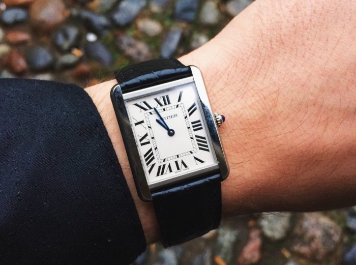 Đồng hồ Cartier quartz trông sành điệu như những mẫu đồng hồ thời trang 