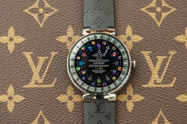 Dây đeo đồng hồ nam thông minh Tambour Horizon được thiết kế họa tiết đặc trưng của Loui Vuitton