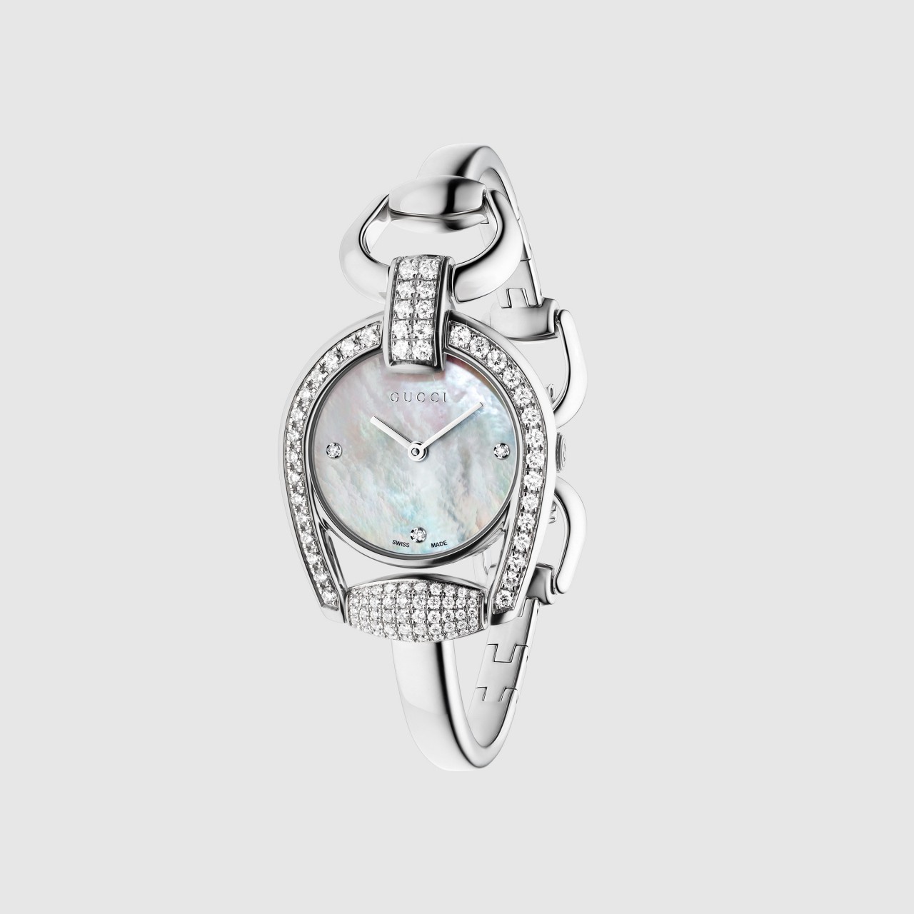 Khả năng chống nước của đồng hồ nữ kiểu lắc tay Gucci Horsebit là 50m