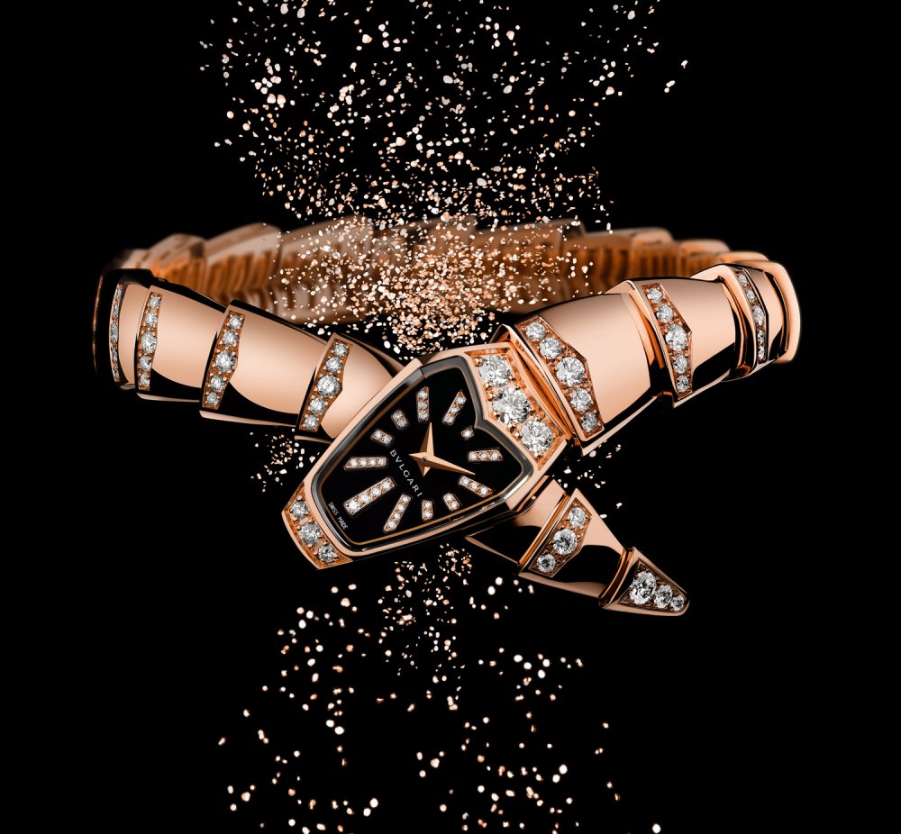 Thiết kế đồng hồ nữ mạ vàng này sử dụng bộ chuyển động Caliber B033 của Thụy Sĩ