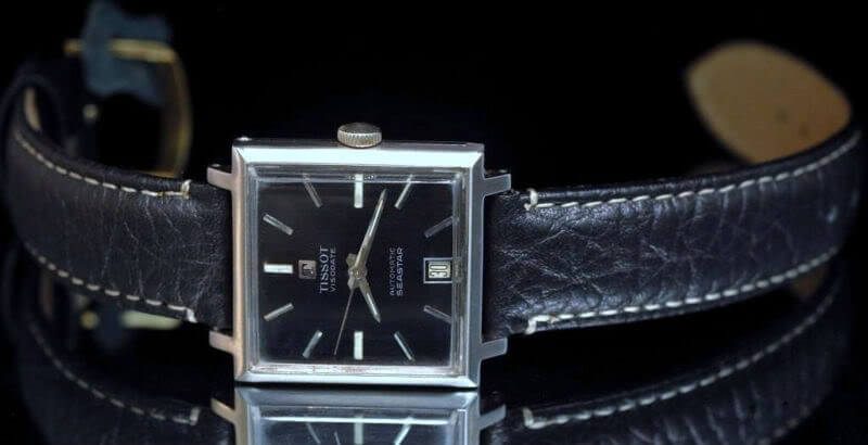 đồng hồ Tissot nam mặt vuông nên chọn màu trầm