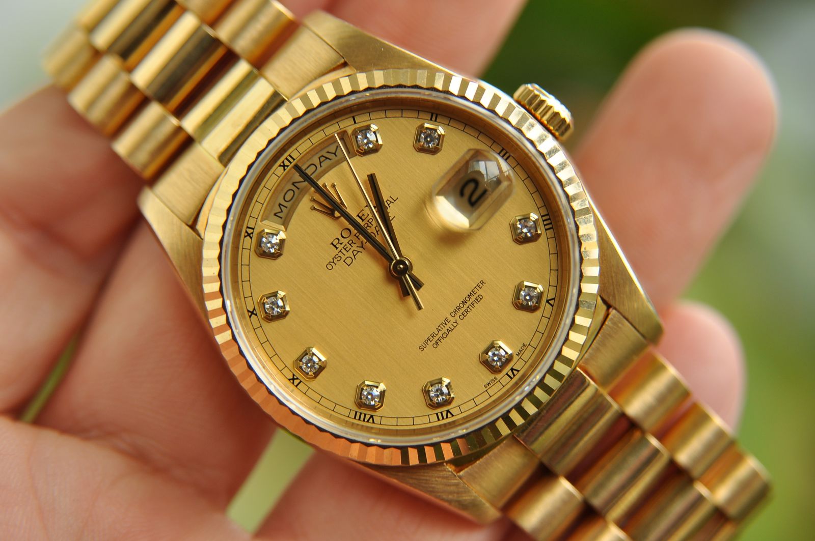 Giá đồng hồ nam Rolex bằng vàng vô cùng cao