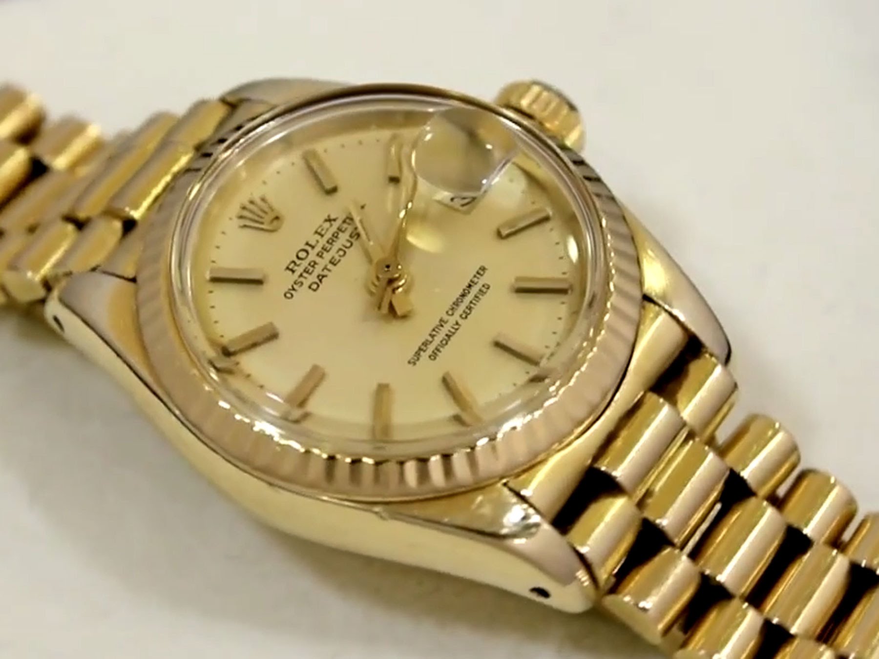 Mua đồng hồ Rolex cũ chính hãng ở đâu? 2