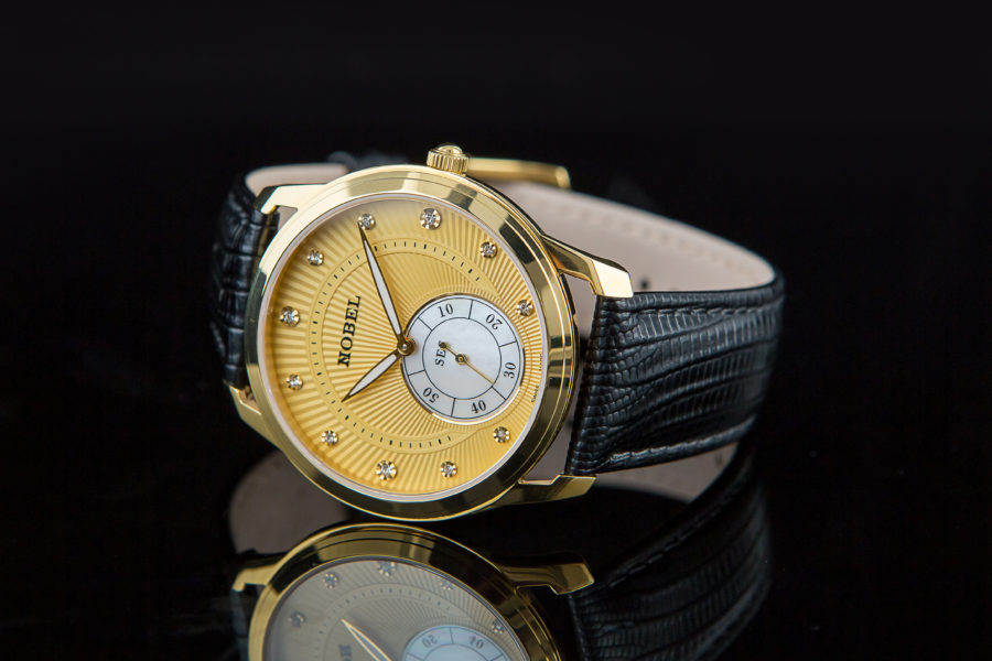 Chất liệu đồng hồ Nobel dùng dây da cao cấp