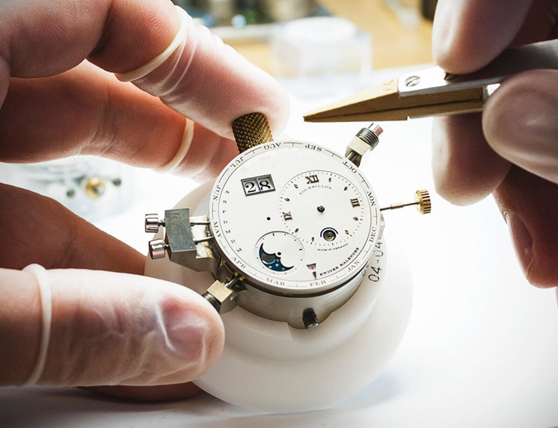 ở đâu bán đồng hồ chính hãng