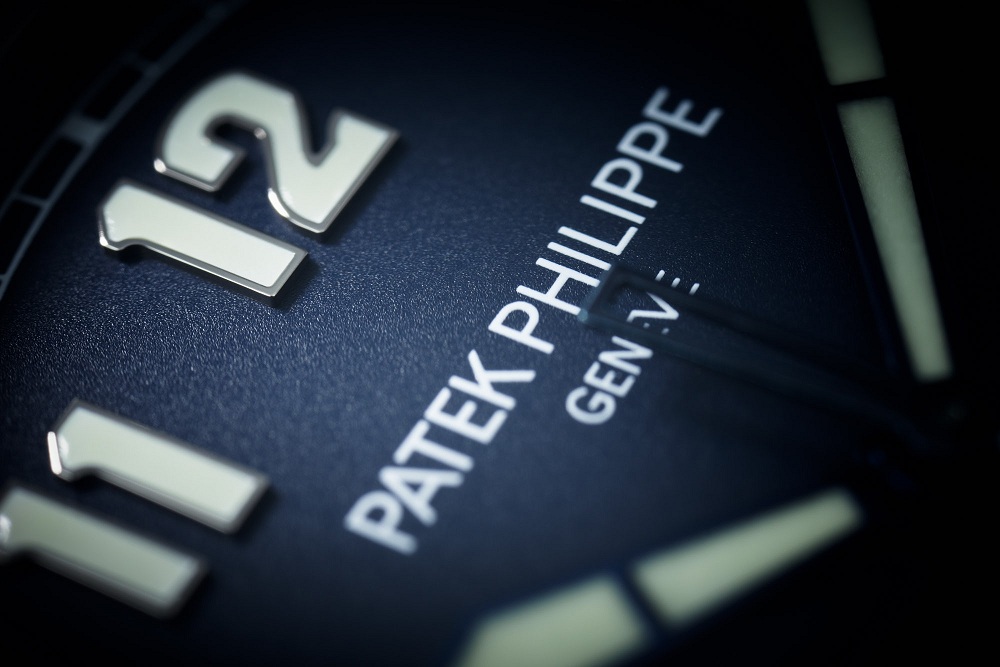 Patek Philippe ra mắt phiên bản mới dùng dây da đồng hồ trơn 1