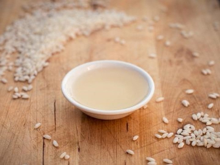 khử mùi hôi ở dây da đồng hồ bằng nước gạo