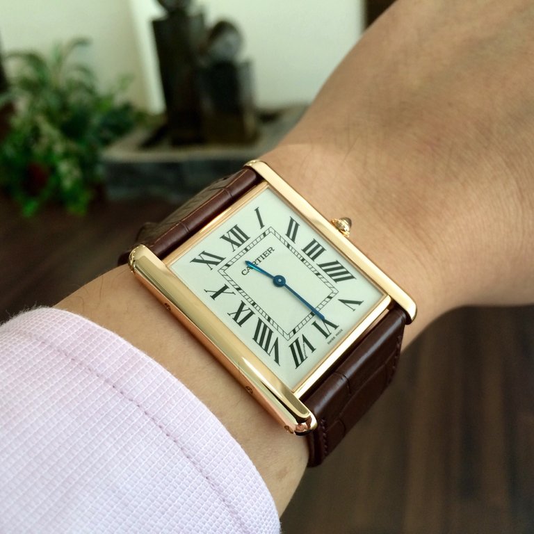 Các hình thái đồng hồ nam mặt chữ nhật của đồng hồ Cartier 2