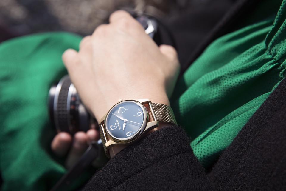 Những chiếc đồng hồ nữ màu vàng luôn có doanh thu vượt trội hơn những màu sắc và chất liệu khác.