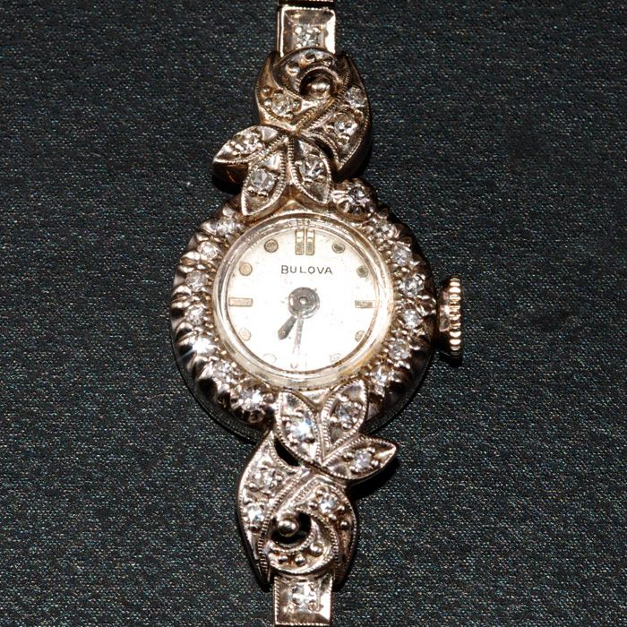 Đồng hồ Bulova đính kim cương quý phái