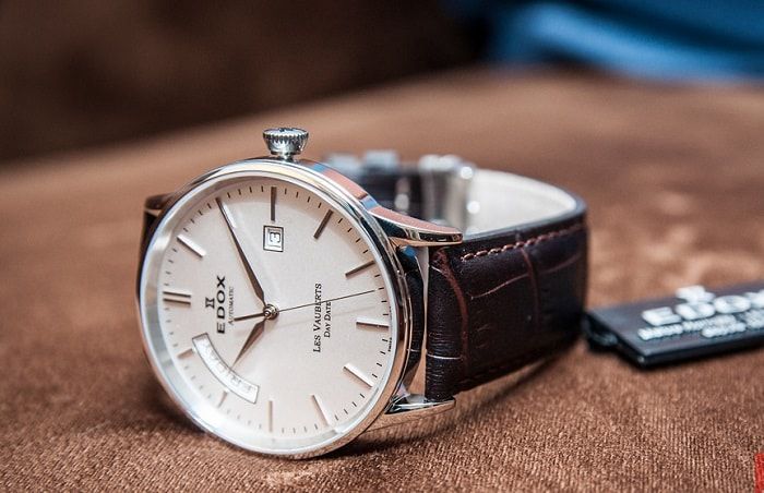 Có nên mua đồng hồ Edox dây da