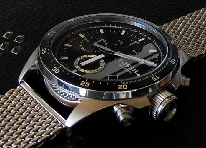 núm chỉnh đồng hồ hình răng cưa