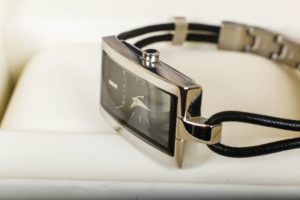 Đồng hồ Elixa