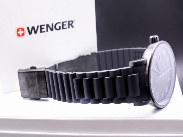 Đồng hồ Wenger 01.0341.112 Sắc đen quý phái