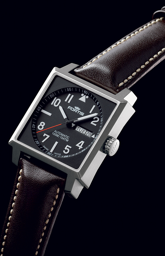 đồng hồ mặt vuông chính hãng