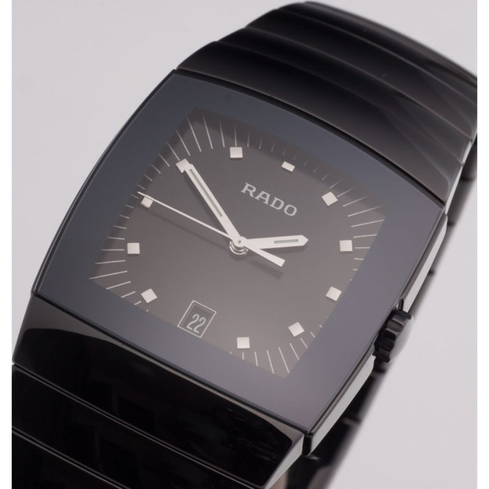 Mẫu đồng hồ Rado nam mặt vuông nào nổi tiếng trên thị trường?