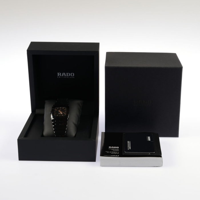 Mẫu đồng hồ Rado nam mặt vuông nào nổi tiếng trên thị trường?