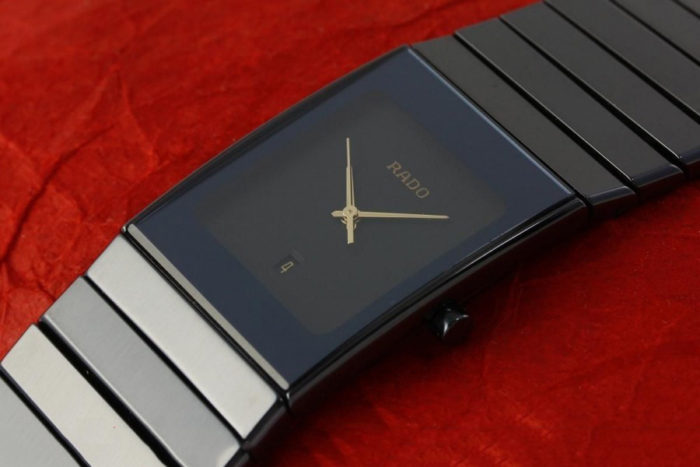 sản phẩm đồng hồ Rado dây đá