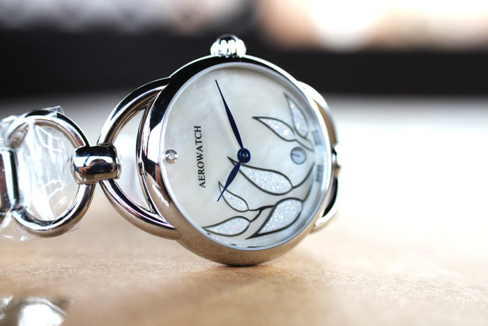 Đồng hồ Aerowatch có phải là hàng hiệu Thụy Sỹ chính hãng
