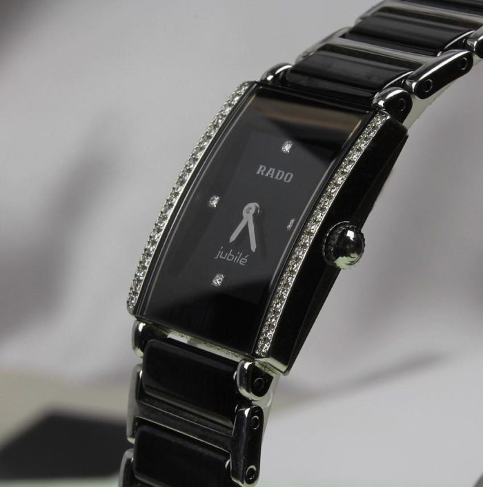 Giá đồng hồ Rado Jubile chính hãng bao nhiêu? Có tốt không?