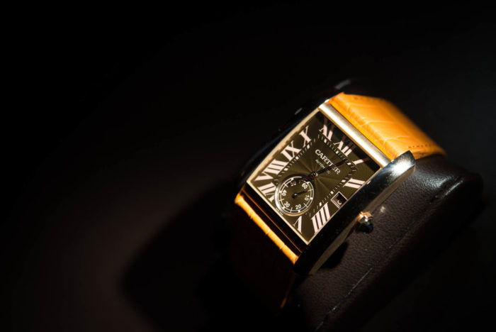 đồng hồ mặt vuông dây da Cartier