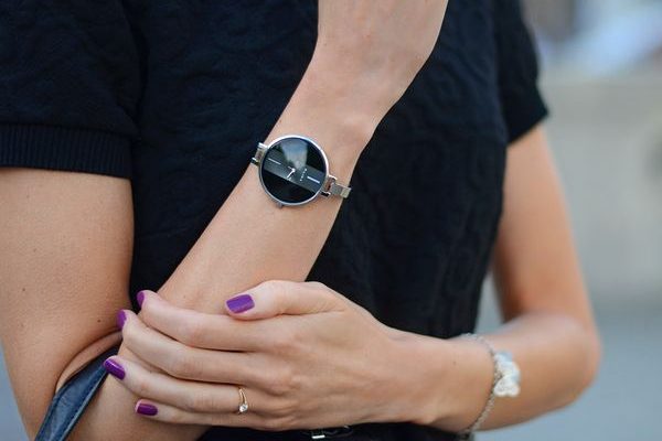 đồng hồ nữ thời trang dây kim loại