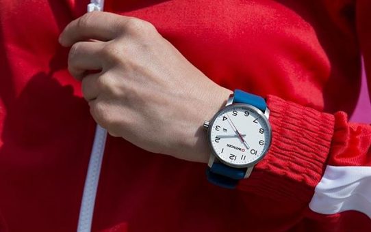 đồng hồ nữ dây da ở Hà Nội của thương hiệu Wenger còn khiến cho bạn trẻ trung 
