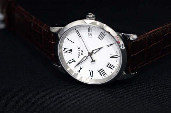 dây đeo đồng hồ Tissot sử dụng loại khóa bấm