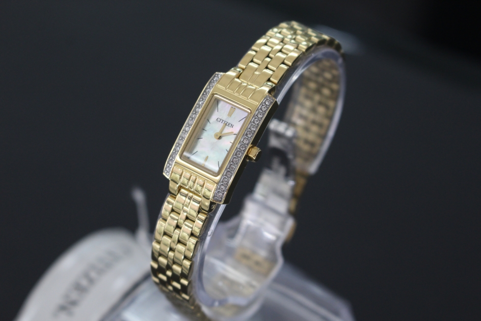 gia dong ho quartz nu 2