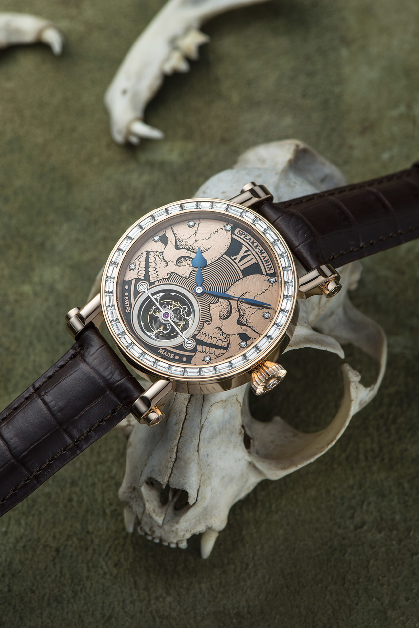  đồng hồ Thụy Sỹ hình đầu lâu