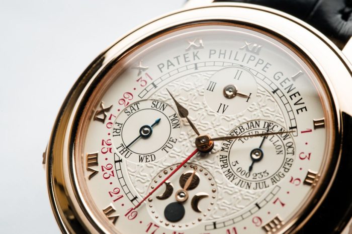 dong ho patek philippe mat trang