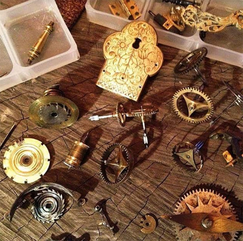 Đồng hồ nơi quy tụ những chi tiết đắt sắt ra miếng