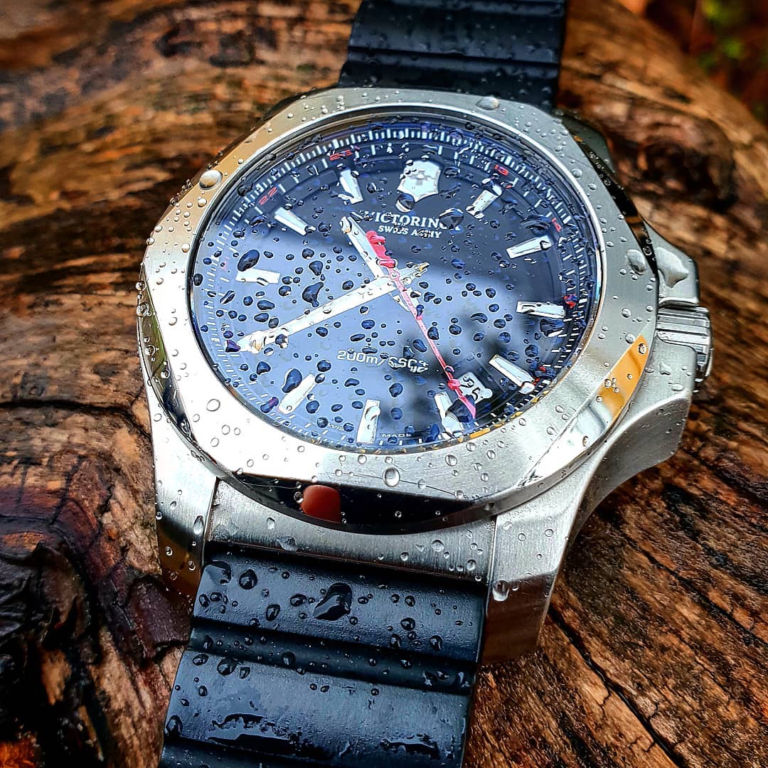 Đồng hồ Victorinox có khả năng chống nước cực tốt