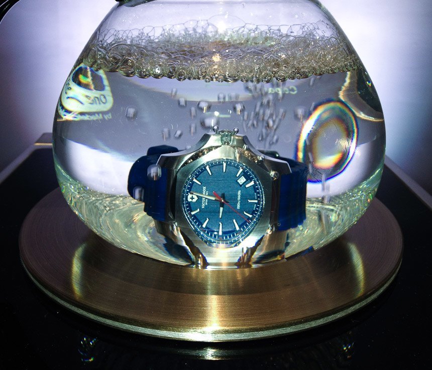 Mỗi chiếc đồng hồ Victorinox trải qua nhiều thử thách về độ bền