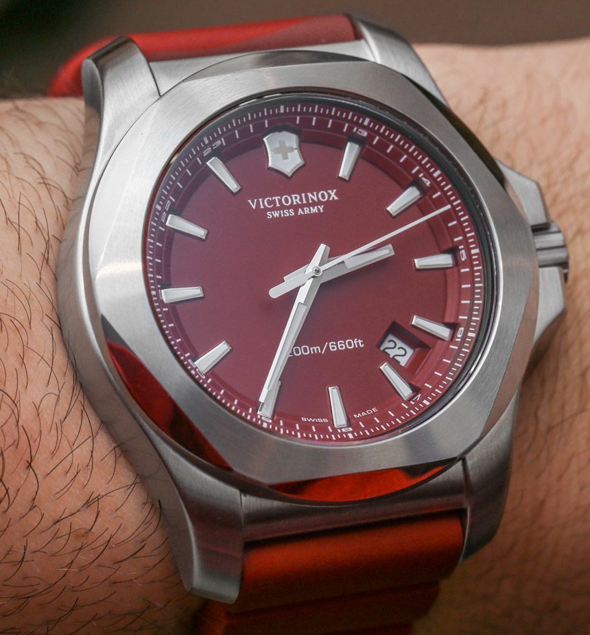 Đồng hồ Victorinox có thiết kế khỏe khoắn